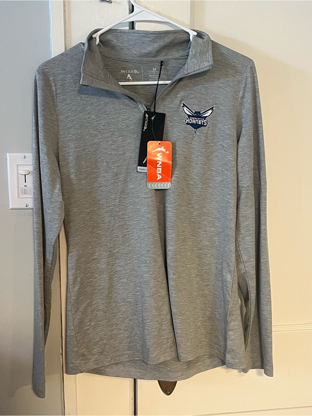 NWT Antigua Charlotte Hornets Women’s half zip athletic top